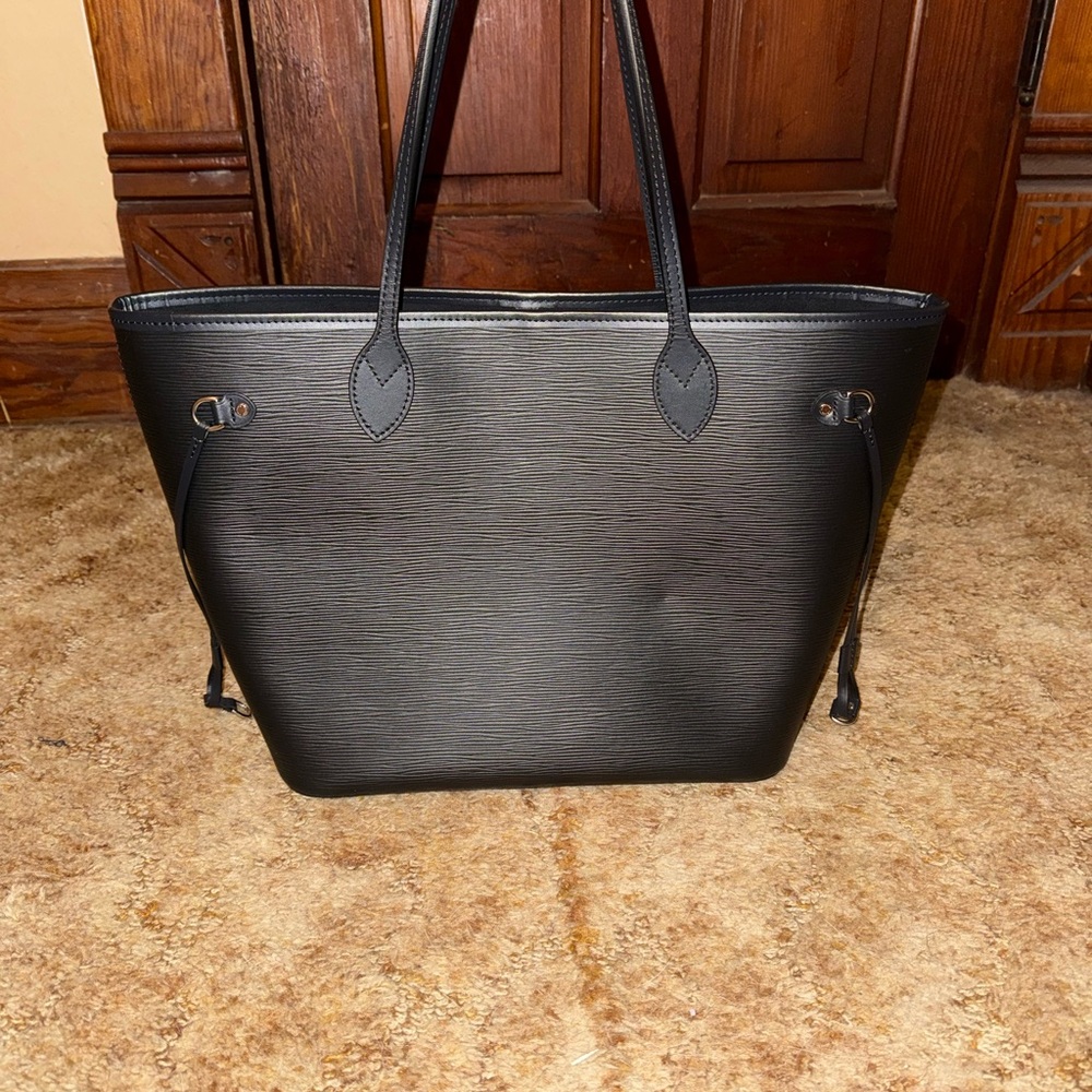 Louis Vuitton Black Neverfull MM Tote Bag (discontinued) - Picture 2 of 16
